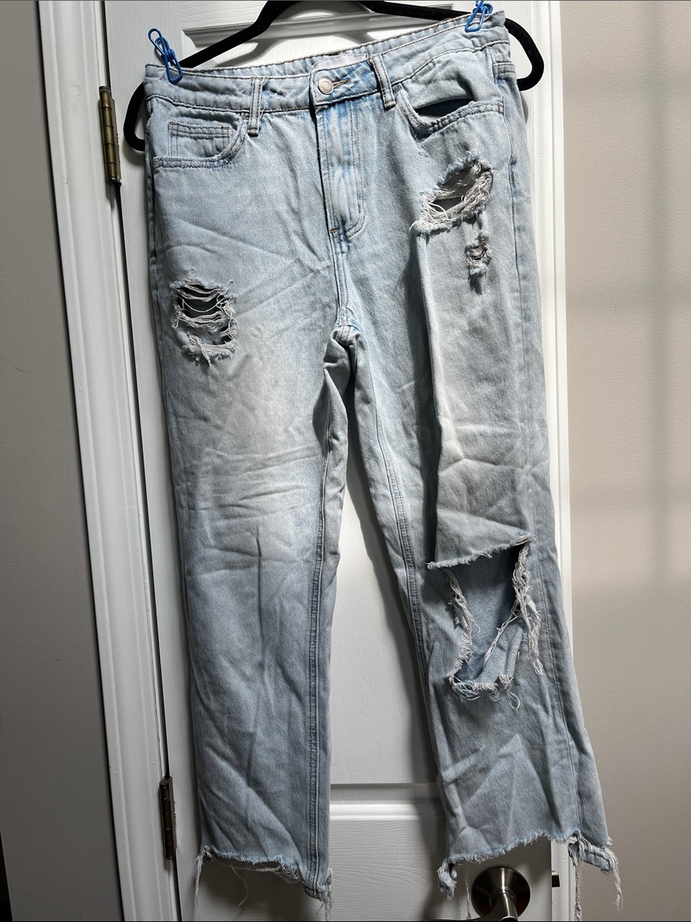 Light Wash Distressed Women’s Jeans - Casual Ripped Denim